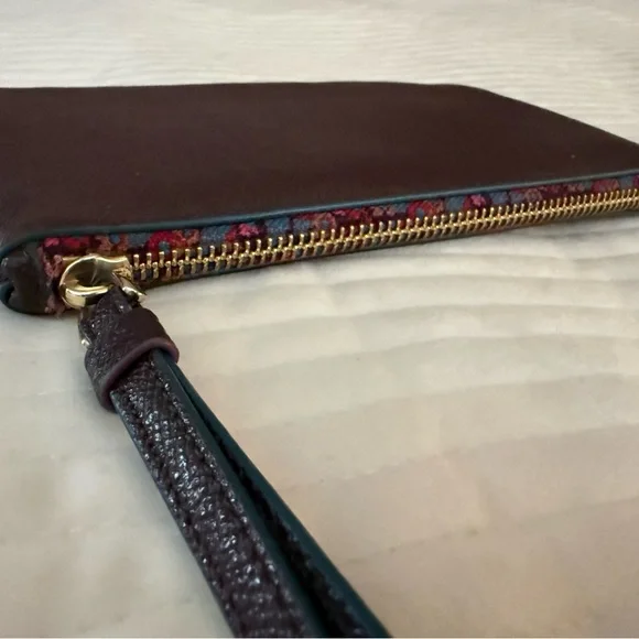 Coach Wristlet / Large Zip Wallet – Pebbled Leather - Picture 5 of 8